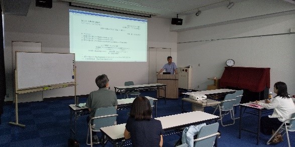 今林教授の講演様子 今林教授の講演様子