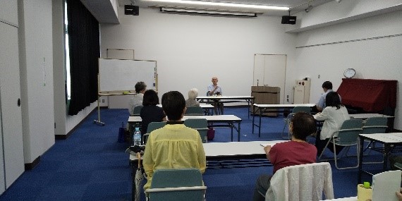 位藤邦生名誉教授講演の様子 位藤邦生名誉教授講演の様子