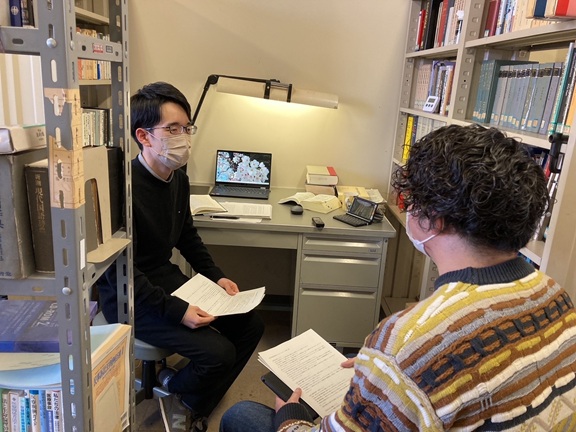 横山さんの研究室にて