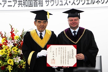 Awarding the title of “Hiroshima University Honorary Doctorate” to H.E. Mr. Saulius Skvernelis, Prime Minister of Lithuania