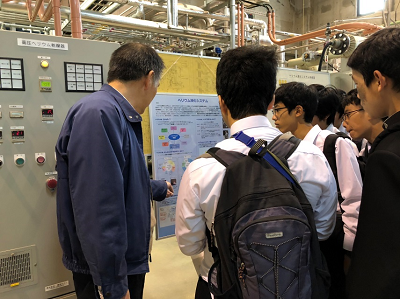 梅尾和則准教授による低温センター ヘリウム液化システムの紹介 梅尾和則准教授による低温センター ヘリウム液化システムの紹介