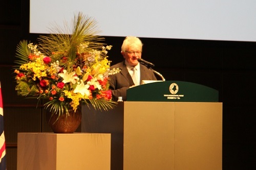 Sir Paul Nurse giving a lecture.