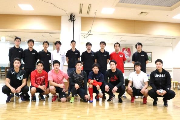選手とスタッフ全員で記念写真 選手とスタッフ全員で記念写真