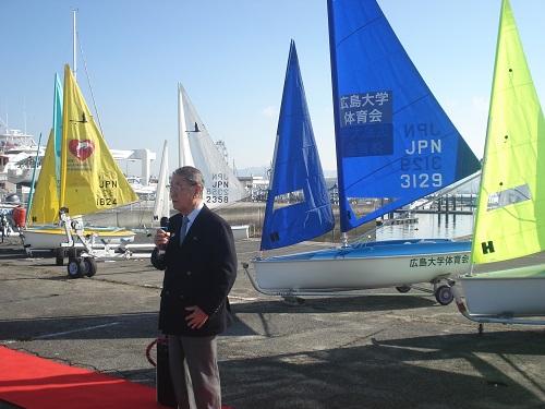 広島大学が購入した障害者ヨットの進水式が開催されました | 広島大学
