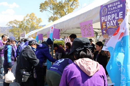 お祭り広場にブースを設置 お祭り広場にブースを設置