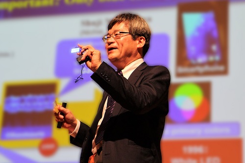 Professor Amano with the blue-emitting diode