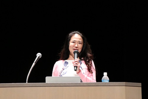 オペラ歌手の中丸三千繪氏が講演しました