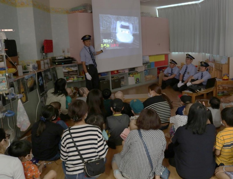 運転士さんの解説付きでDVDを鑑賞