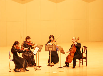 広島交響楽団弦楽四重奏。左から長谷川氏、沖氏、新谷氏、伊藤氏