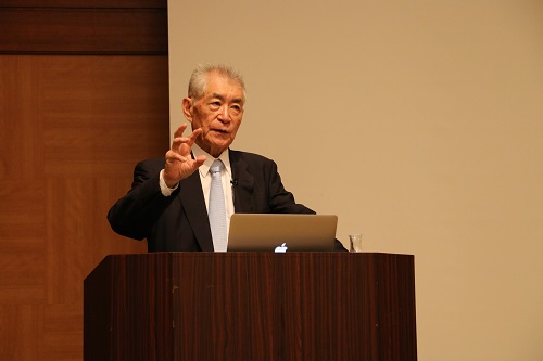 Professor Honjo delivering a passionate lecture