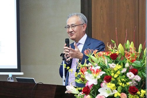 Ambassador Ishii delivering lecture