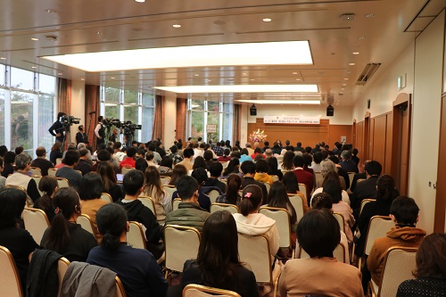 Participants listening to Ms. Thurlow’s lecture