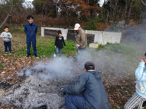 焼きいも体験の様子