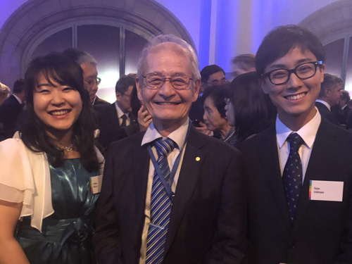 Commemorative photo with Nobel laureate Yoshino  