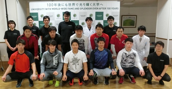 カープの新入団選手9人とスタッフ カープの新入団選手9人とスタッフ