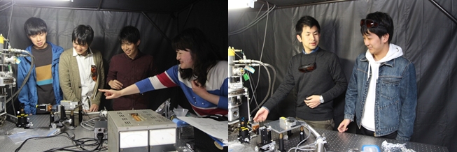 Assistant Professor Tominaga in discussion with students while measuring the light emitted by a semiconductor in the optics laboratory