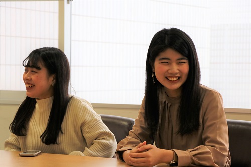 レモン料理担当の上窪さん(左)と企画・運営担当の野村さん(右)