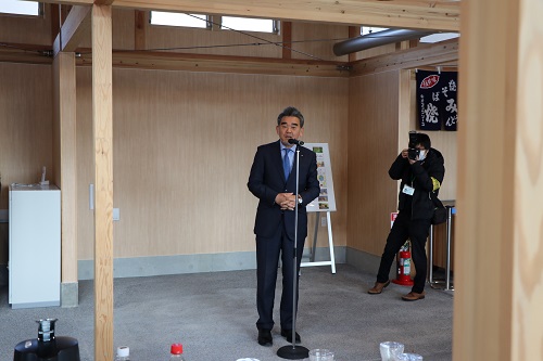 El presidente Ochi aperturando el evento 
