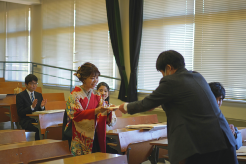 総合科学部での学位授与の様子