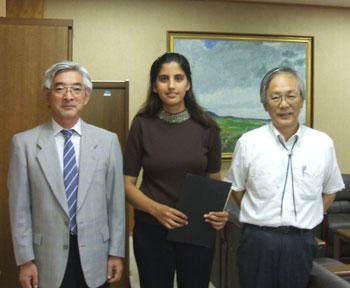 谷口研究科長，Kalpana Subediさん，吉村教授