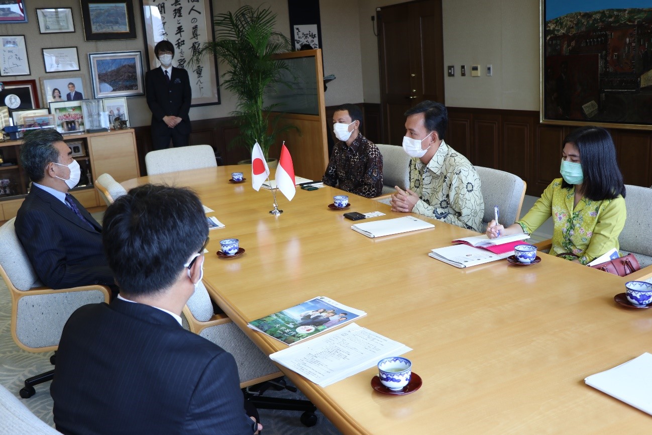 Participants having a discussion