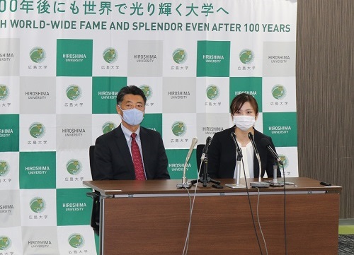記者説明会の様子(左から関矢教授、木村さん)