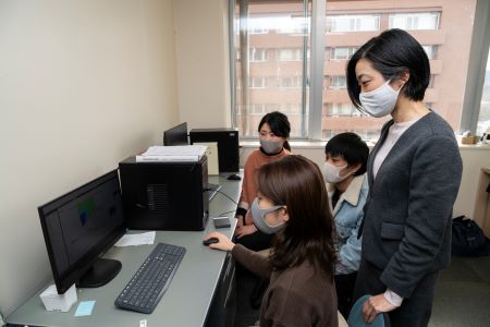 金田一先生 生徒たちと