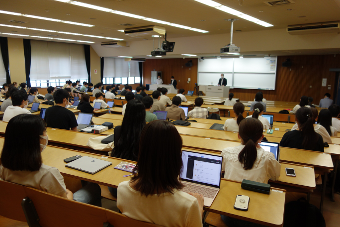 小川秀樹広島高等裁判所長官による講演が行われました 広島大学