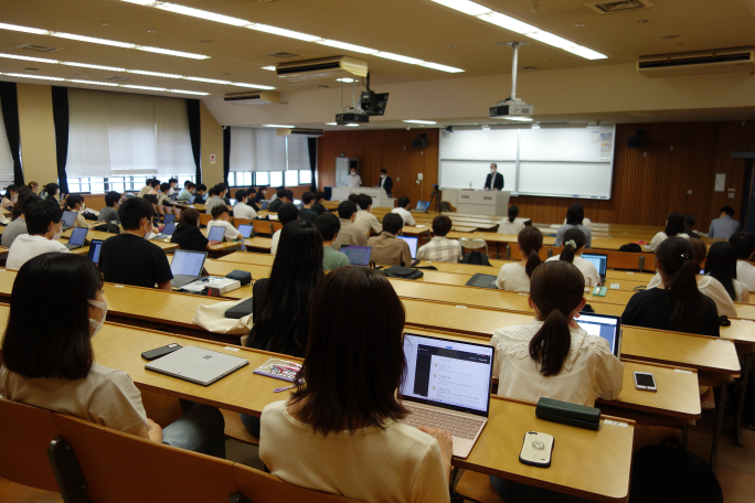 講演時の講義室の風景