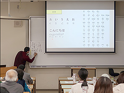 ヴェン ウダヤギリエ ダンマシリ テローさんの発表の様子 ヴェン ウダヤギリエ ダンマシリ テローさんの発表の様子