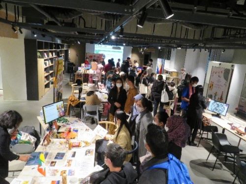 第二部:外国人留学生做现场展示 第二部:外国人留学生做现场展示