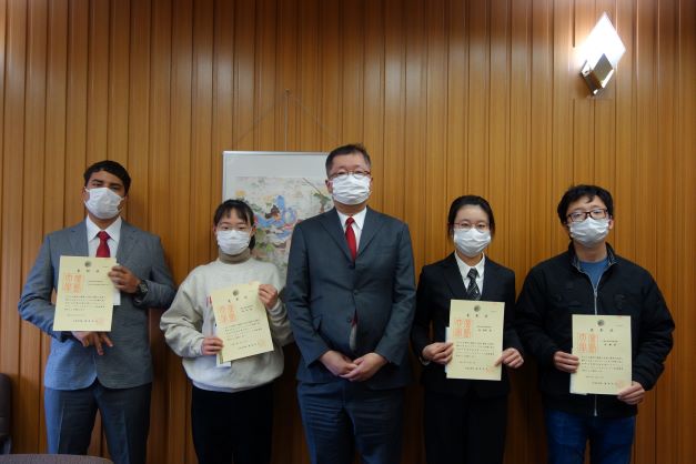 左からガルシアさん、聶さん、永山プログラム長、趙ガブンさん、趙ホウさん