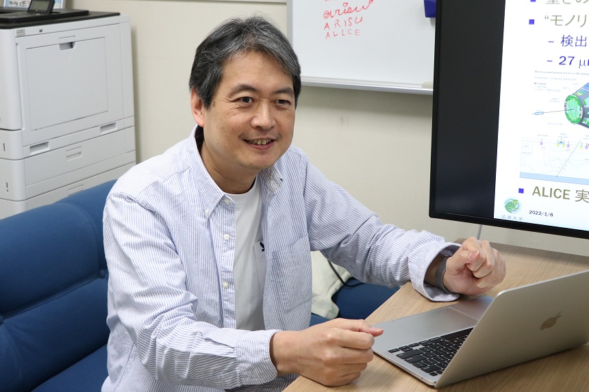 先進理工系科学研究科 クォーク物理学研究室 志垣 賢太 教授