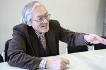 鉄や刀にまつわる言葉は、例えば「蹈鞴(たたら)を踏む」、「相槌を打つ」、「反りが合わない」などいろいろ。この他にもたくさんあります。