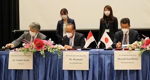 左から工藤病院長、ハスモロ社長、辛島社長