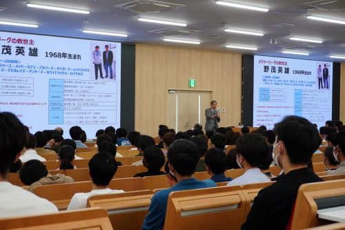 二宮氏の講演を聞く学生達