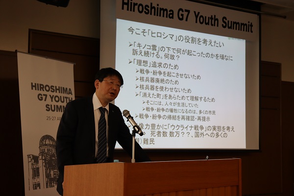 Lecture by Prof. Kawano, Director of The Center for Peace