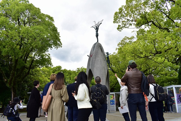 Visit to the Hiroshima Peace Memorial Park (Photo courtesy of ICAN) Visit to the Hiroshima Peace Memorial Park (Photo courtesy of ICAN)