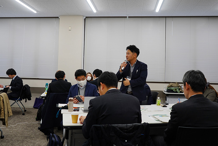 意見交換の様子 (立命館大学 樅野様)