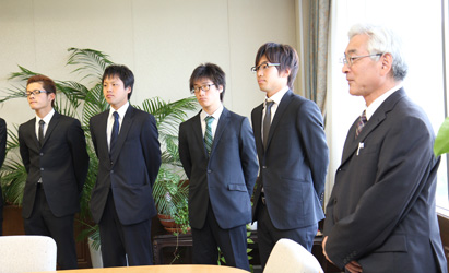 報告の様子写真２