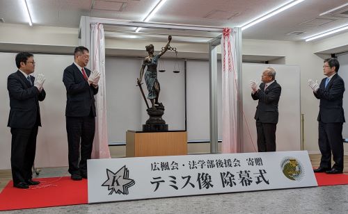 除幕式の様子 除幕式