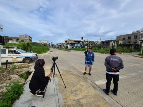 Informal interviews along the reconstructed streets of Marawi City 