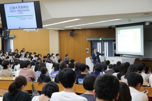 大学説明会の様子