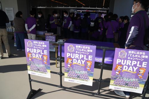 スタジアム2階東側ゲート前にブースを設置