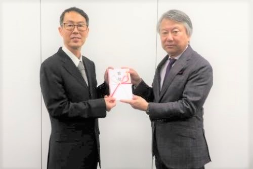 贈呈式の写真 贈呈式の写真