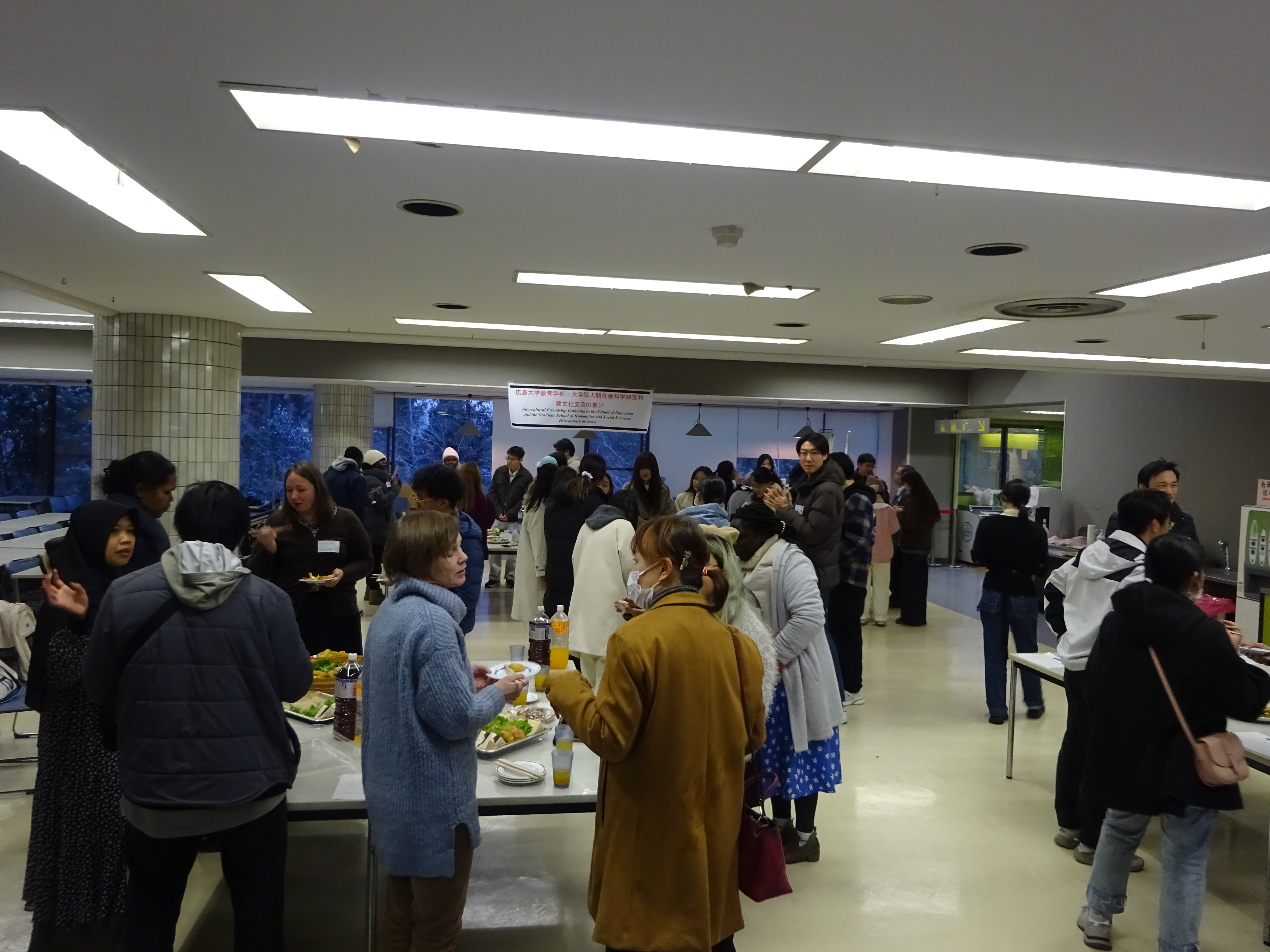 多くの参加者で賑わう会場