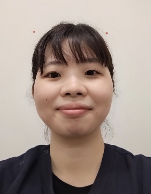 新納 彩子