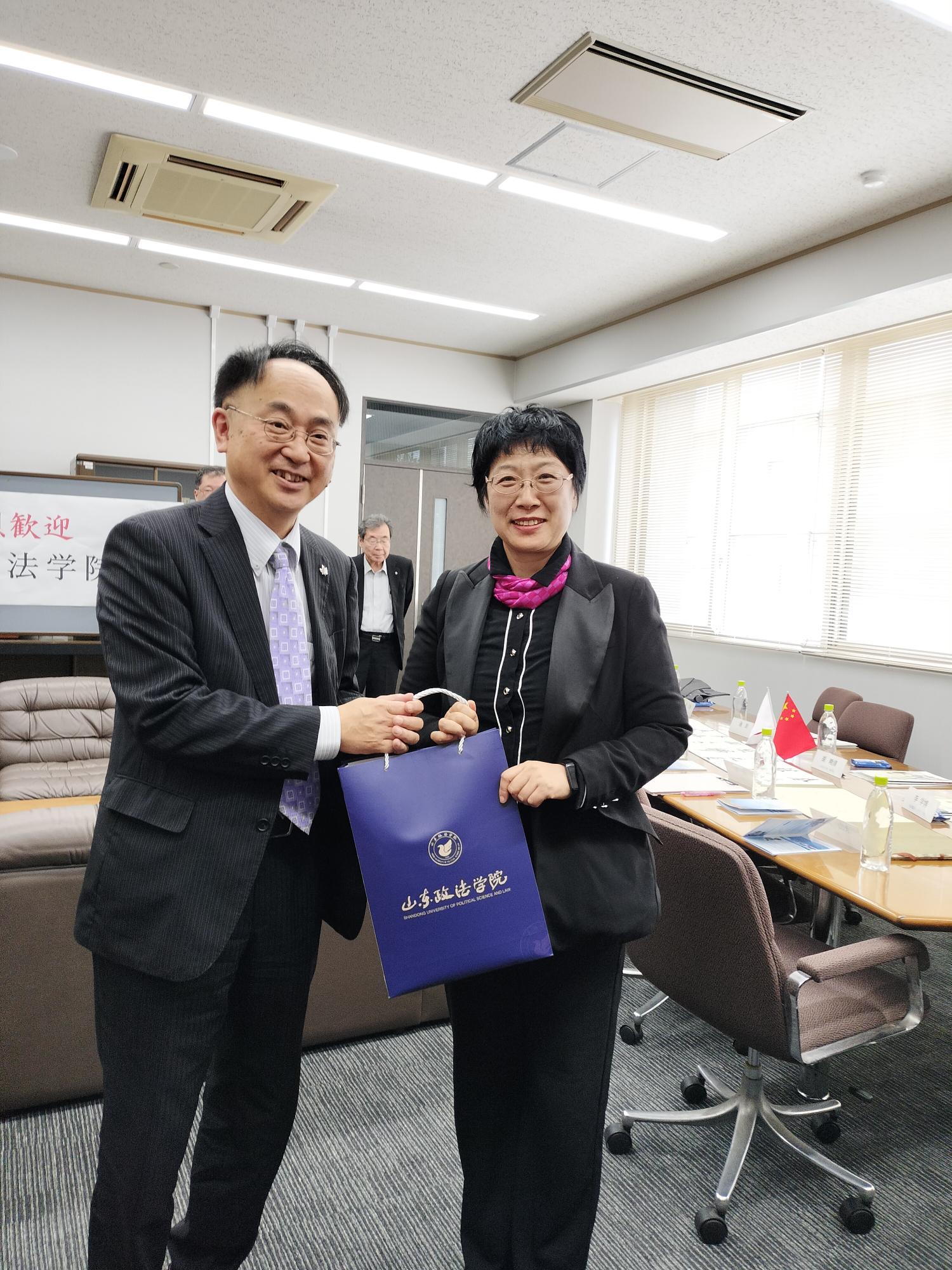 記念品贈呈 記念品贈呈