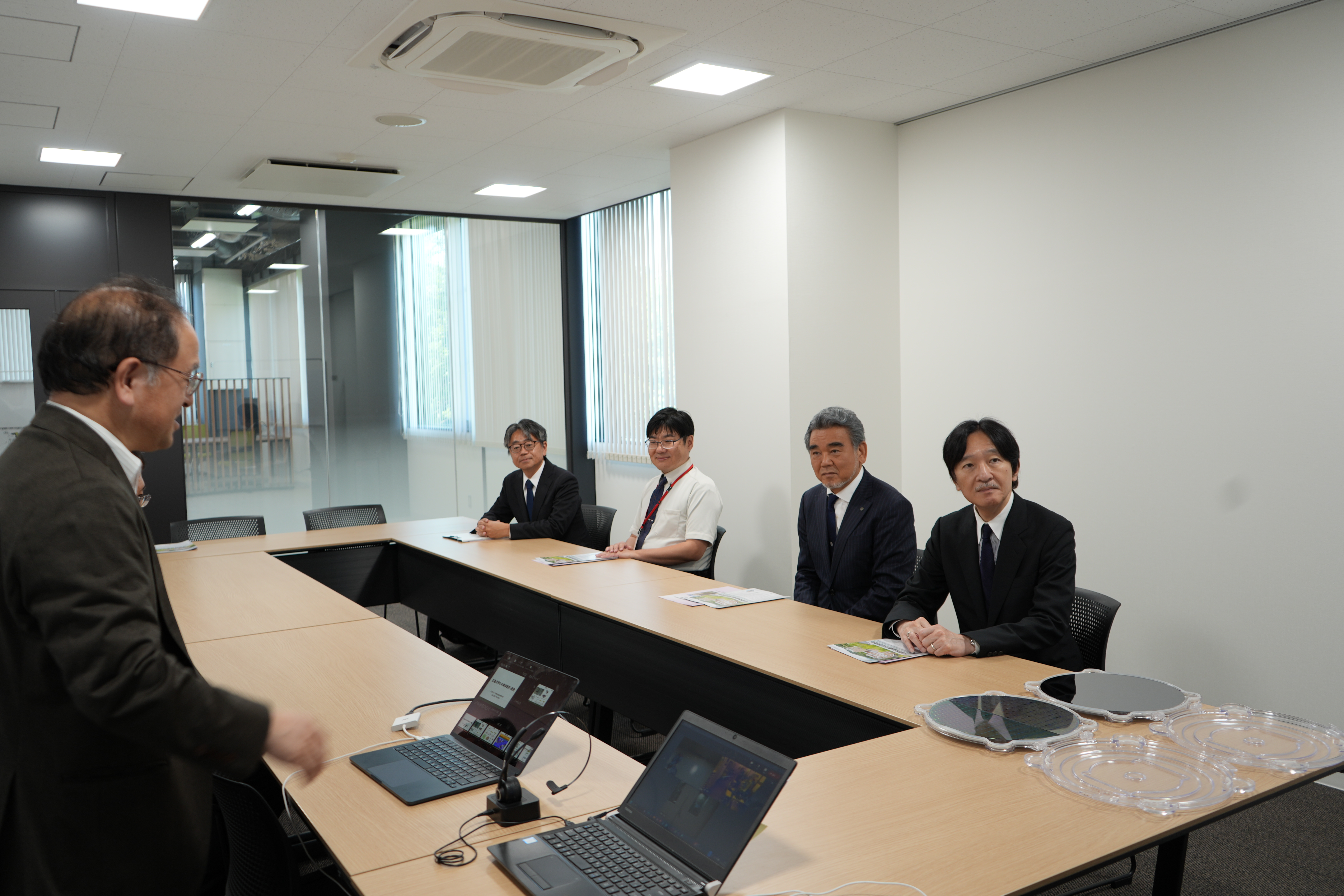 半導体産業技術研究所の説明