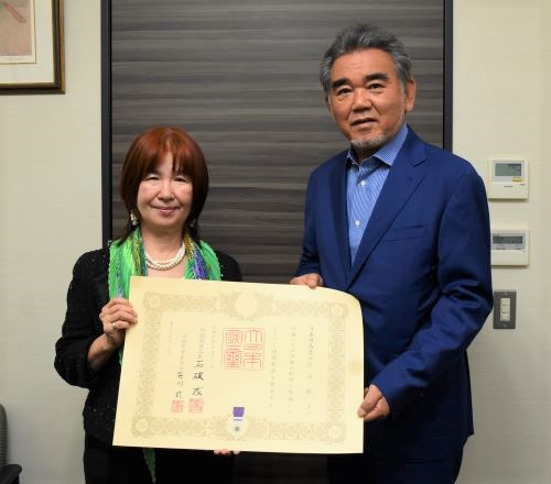 広島大学基金に寄附 福田純子様に紺綬褒章伝達 | 広島大学